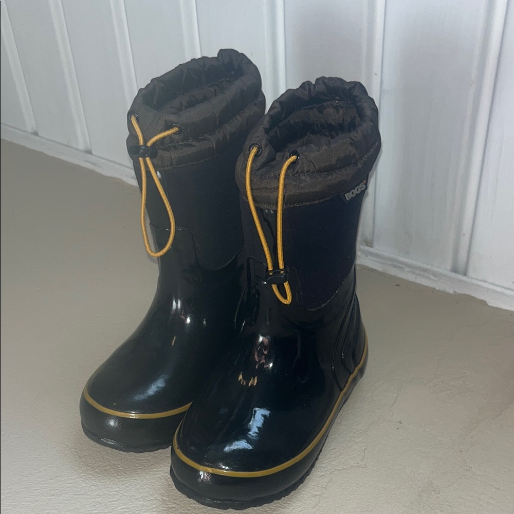Bogs Kids Black and Yellow Insulated Winter Boots size 13